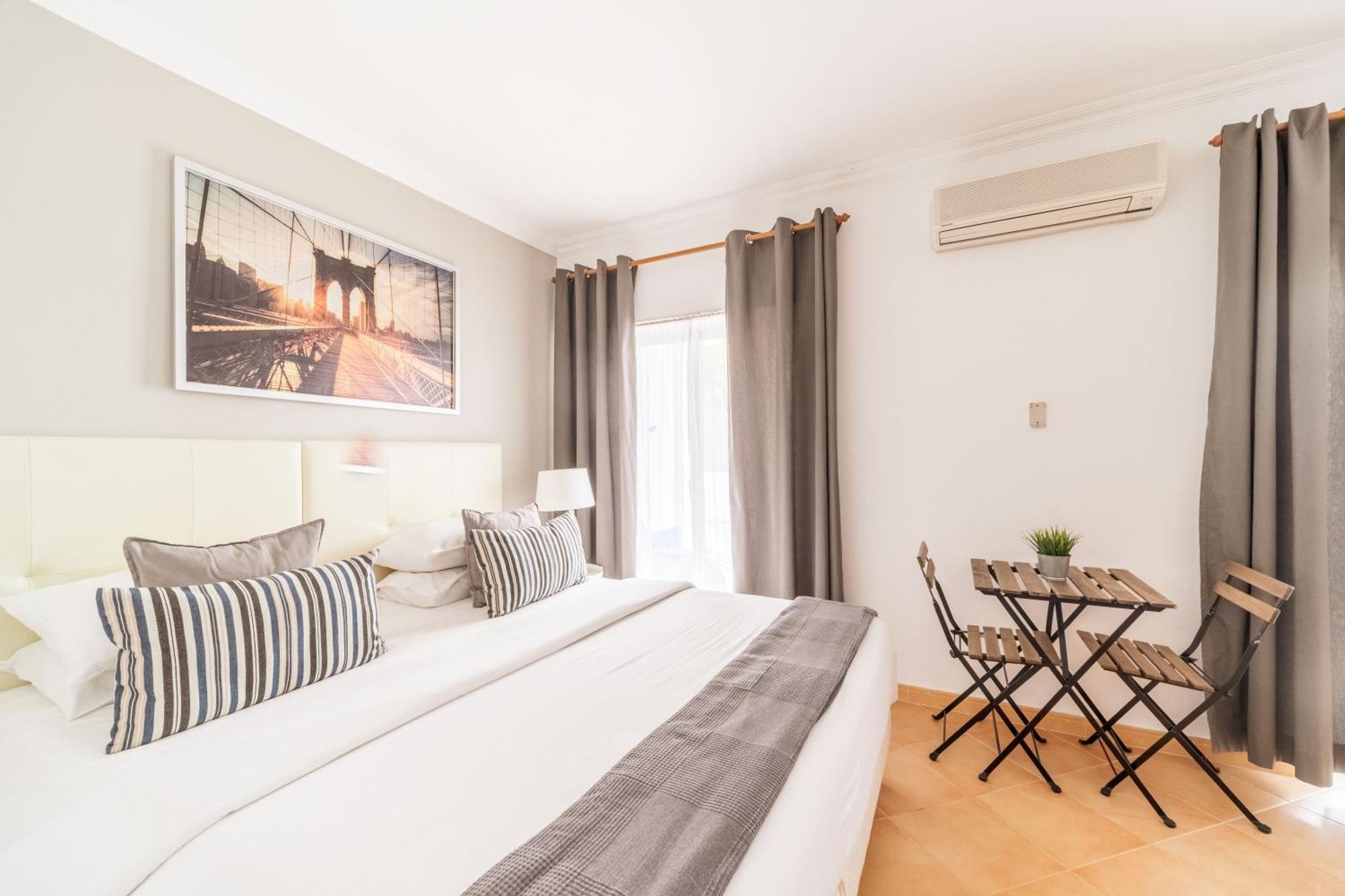 Oasis Beach Apartments Praia Da Luz Phòng bức ảnh